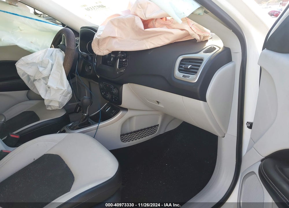 2019 JEEP COMPASS SUN AND WHEEL FWD VIN: 3C4NJCBB9KT654858