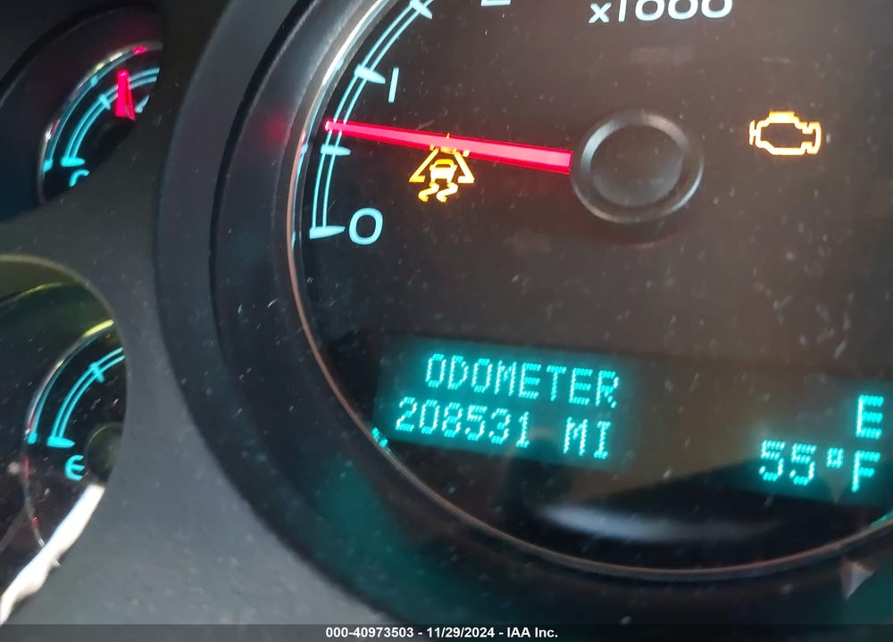 2011 CHEVROLET SUBURBAN 1500 LT1 VIN: 1GNSCJE02BR302264