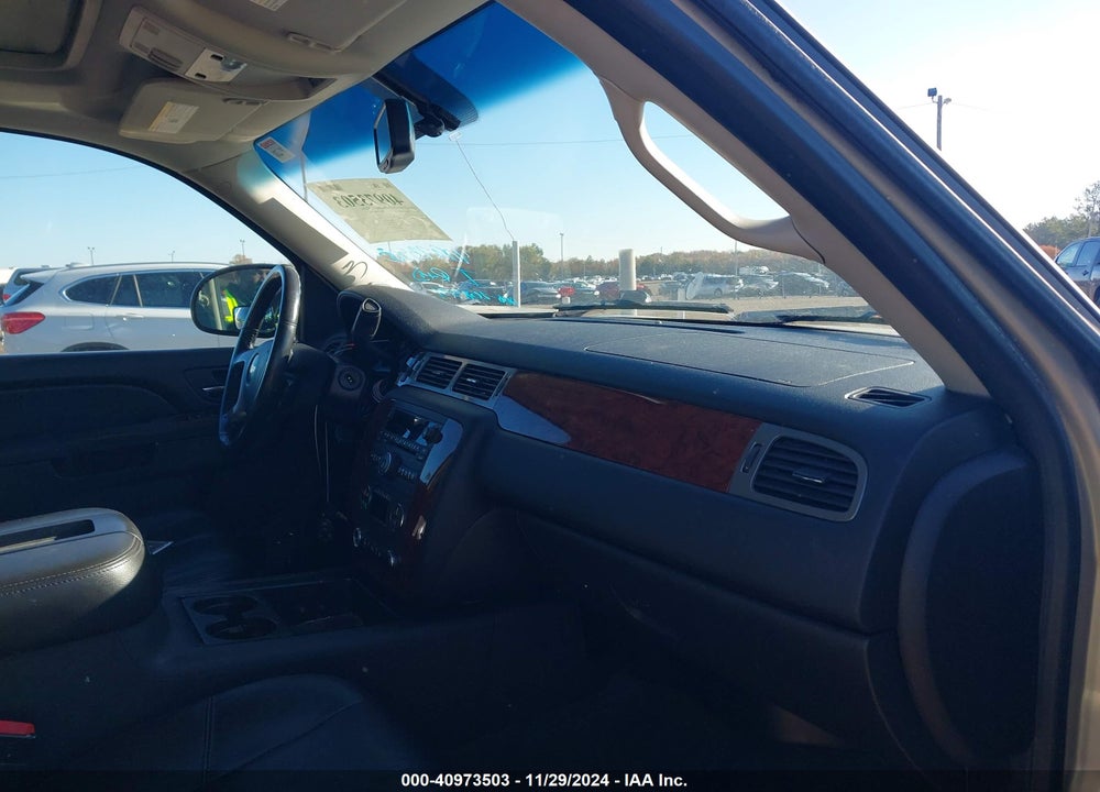2011 CHEVROLET SUBURBAN 1500 LT1 VIN: 1GNSCJE02BR302264