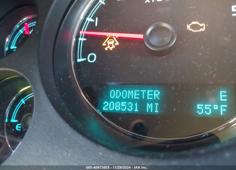 2011 CHEVROLET SUBURBAN 1500 LT1 VIN: 1GNSCJE02BR302264
