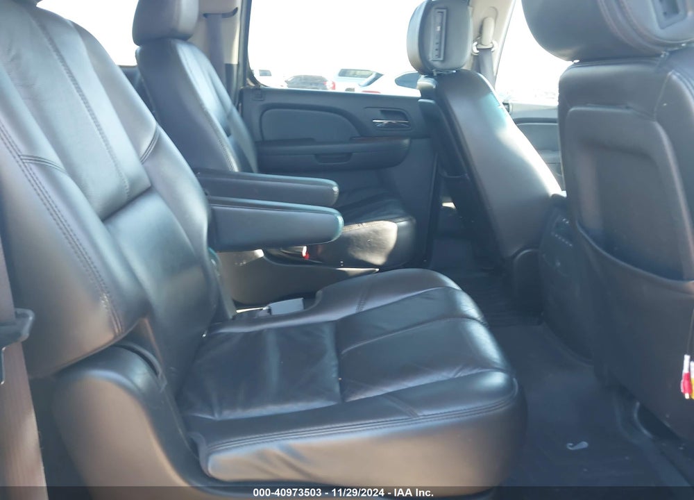 2011 CHEVROLET SUBURBAN 1500 LT1 VIN: 1GNSCJE02BR302264