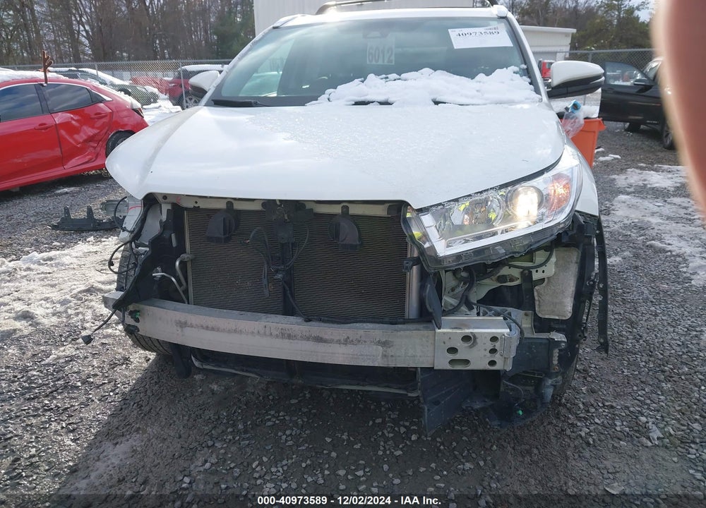 2019 TOYOTA HIGHLANDER XLE VIN: 5TDJZRFH3KS930051