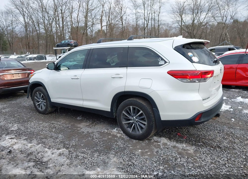 2019 TOYOTA HIGHLANDER XLE VIN: 5TDJZRFH3KS930051