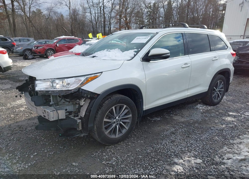 2019 TOYOTA HIGHLANDER XLE VIN: 5TDJZRFH3KS930051