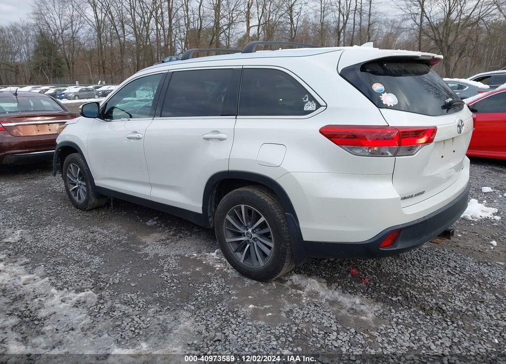 2019 TOYOTA HIGHLANDER XLE VIN: 5TDJZRFH3KS930051
