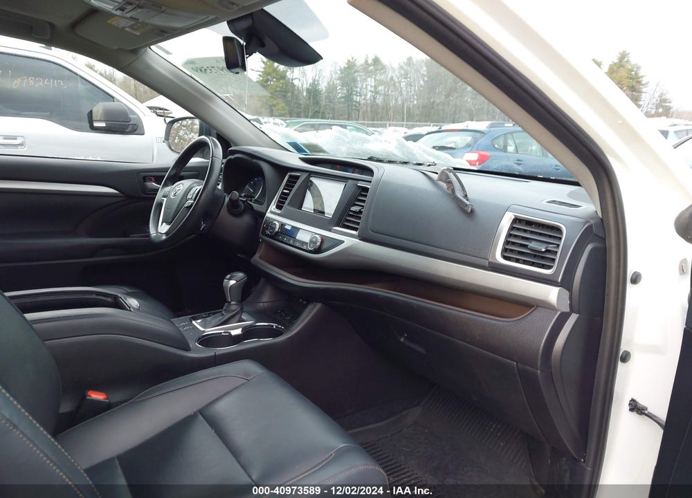 2019 TOYOTA HIGHLANDER XLE VIN: 5TDJZRFH3KS930051