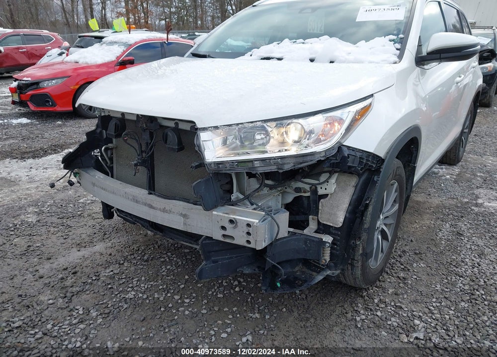 2019 TOYOTA HIGHLANDER XLE VIN: 5TDJZRFH3KS930051