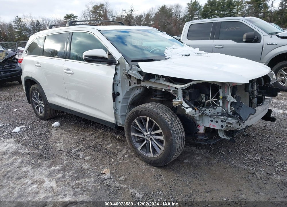 2019 TOYOTA HIGHLANDER XLE VIN: 5TDJZRFH3KS930051