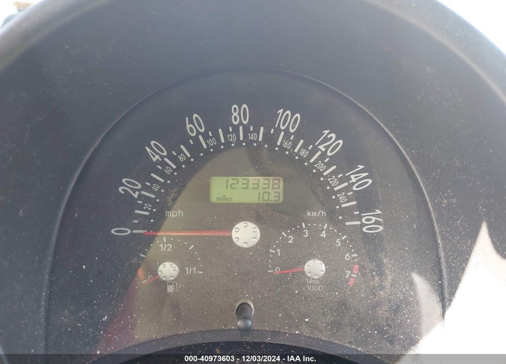2002 VOLKSWAGEN NEW BEETLE GLX VIN: 3VWDD21C32M457585