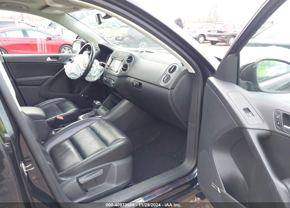 2010 VOLKSWAGEN TIGUAN SEL VIN: WVGBV7AX9AW526894