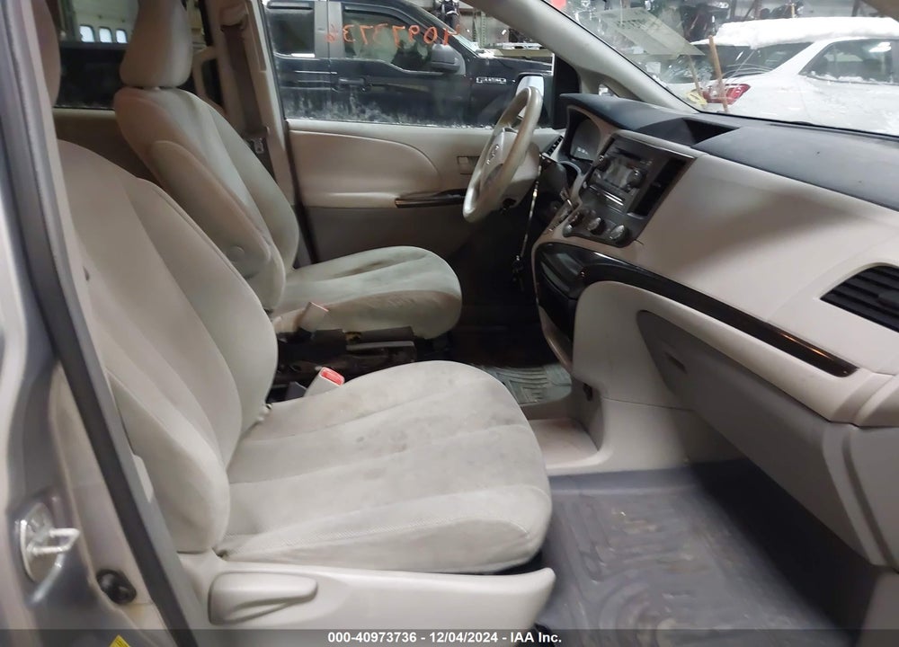 2011 TOYOTA SIENNA BASE V6 VIN: 5TDZK3DC2BS010567
