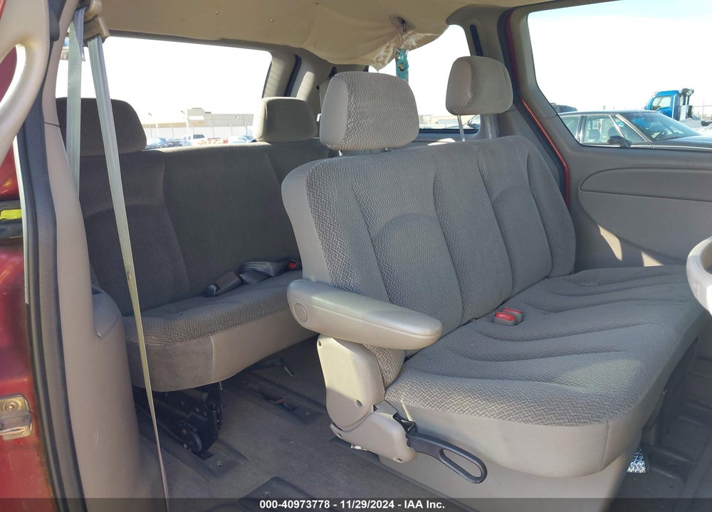 2004 CHRYSLER TOWN & COUNTRY VIN: 1C4GP45R94B561669