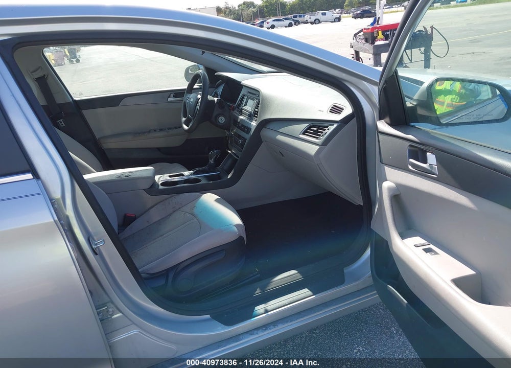 2015 HYUNDAI SONATA SE VIN: 5NPE24AF6FH193146