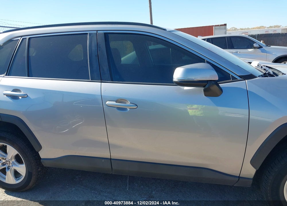 2021 TOYOTA RAV4 XLE VIN: 2T3W1RFV4MC131286