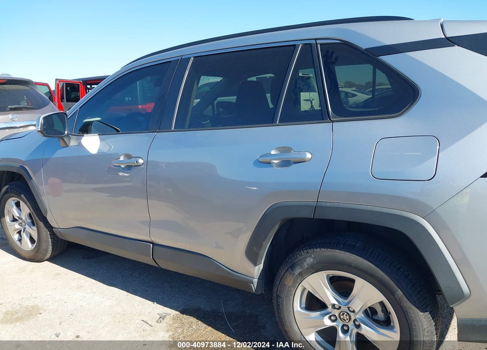 2021 TOYOTA RAV4 XLE VIN: 2T3W1RFV4MC131286