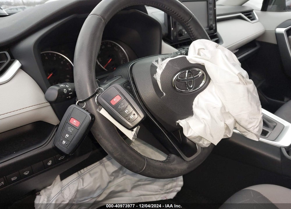2019 TOYOTA RAV4 XLE VIN: JTMP1RFV7KD045337
