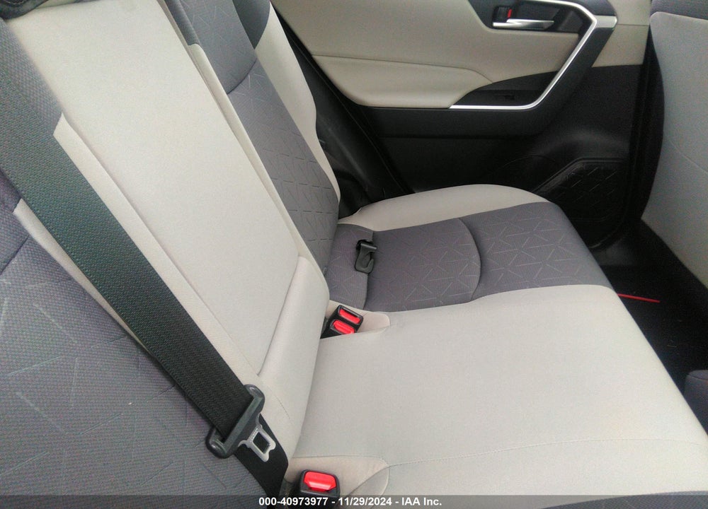 2019 TOYOTA RAV4 XLE VIN: JTMP1RFV7KD045337
