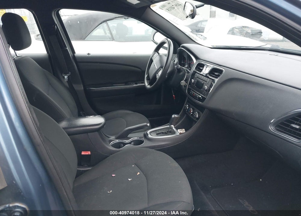 2011 CHRYSLER 200 LX VIN: 1C3BC4FBXBN558089