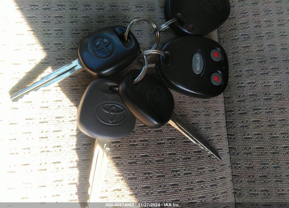 2005 TOYOTA COROLLA CE VIN: 2T1BR32E95C553994