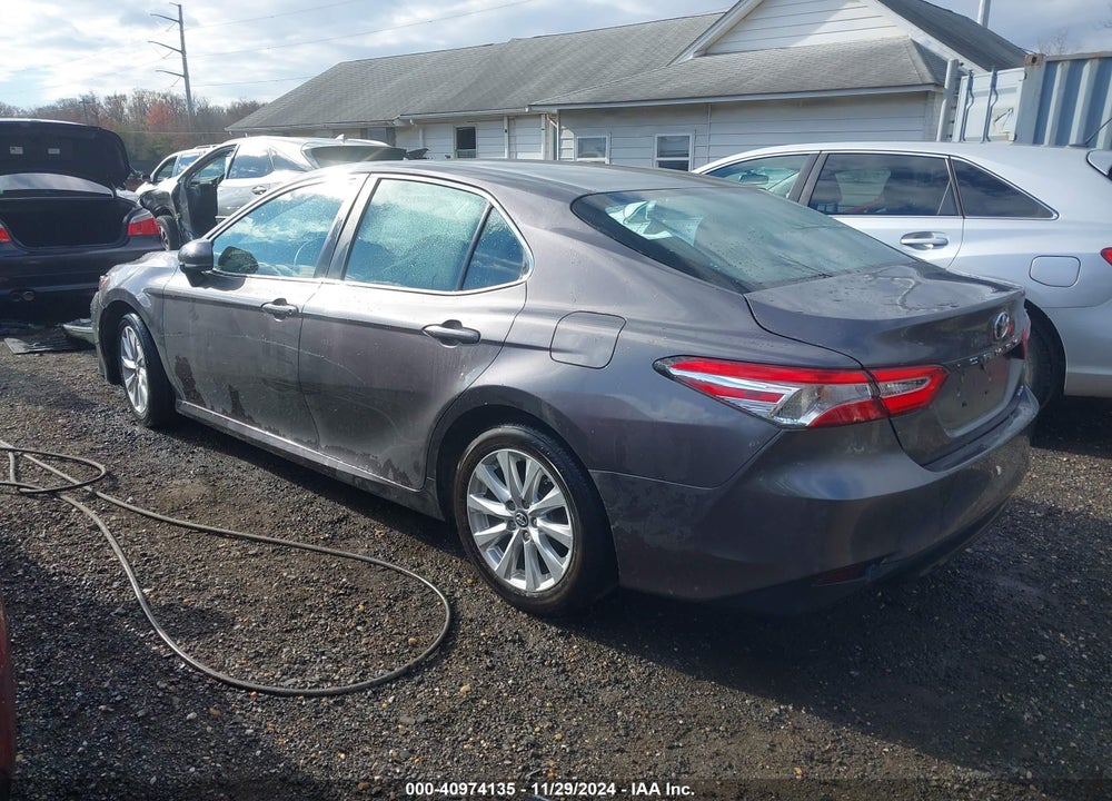 2018 TOYOTA CAMRY LE VIN: 4T1B11HK5JU024978