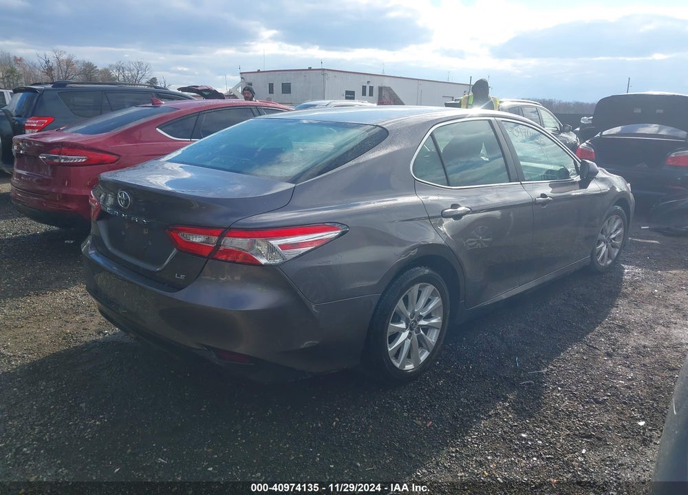 2018 TOYOTA CAMRY LE VIN: 4T1B11HK5JU024978