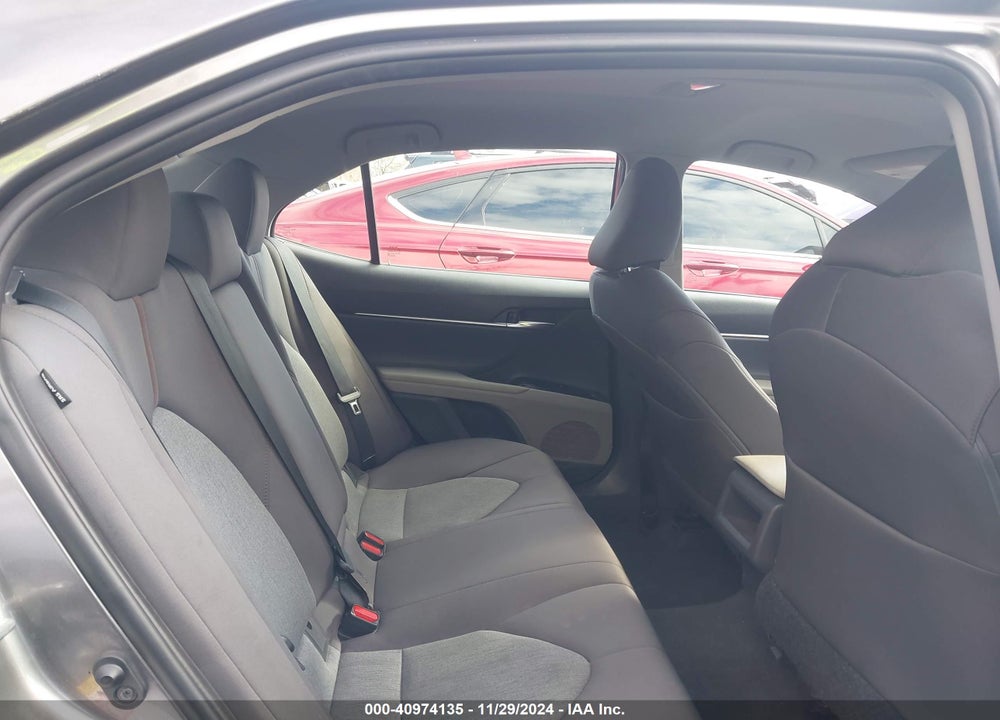 2018 TOYOTA CAMRY LE VIN: 4T1B11HK5JU024978