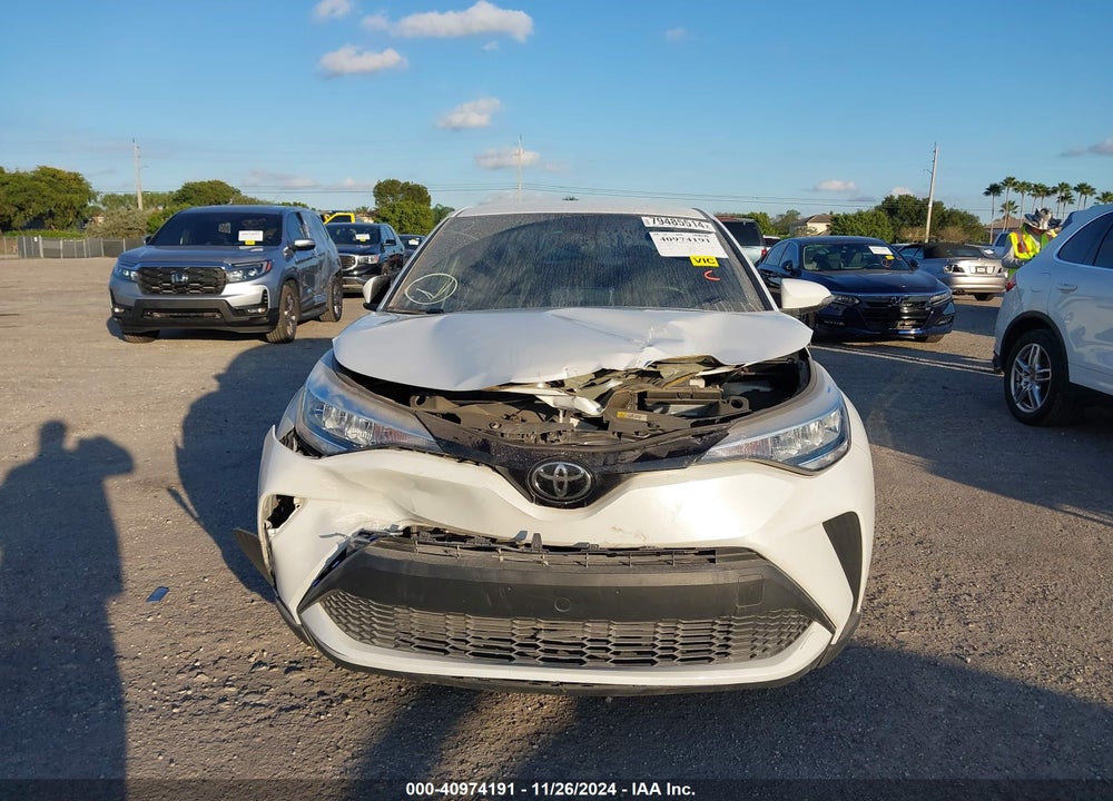 2022 TOYOTA C-HR XLE VIN: NMTKHMBX5NR145217