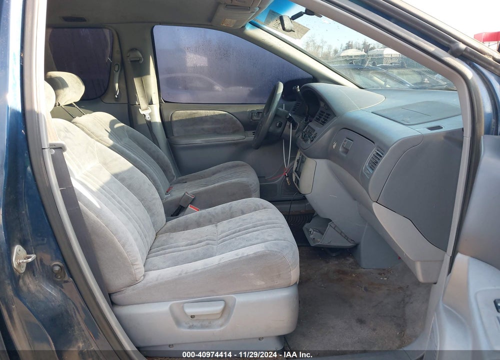 2002 TOYOTA SIENNA LE VIN: 4T3ZF13C52U481380