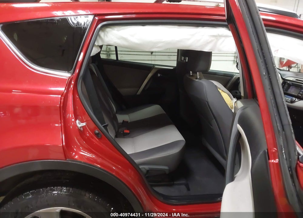 2015 TOYOTA RAV4 XLE VIN: 2T3RFREV0FW302049