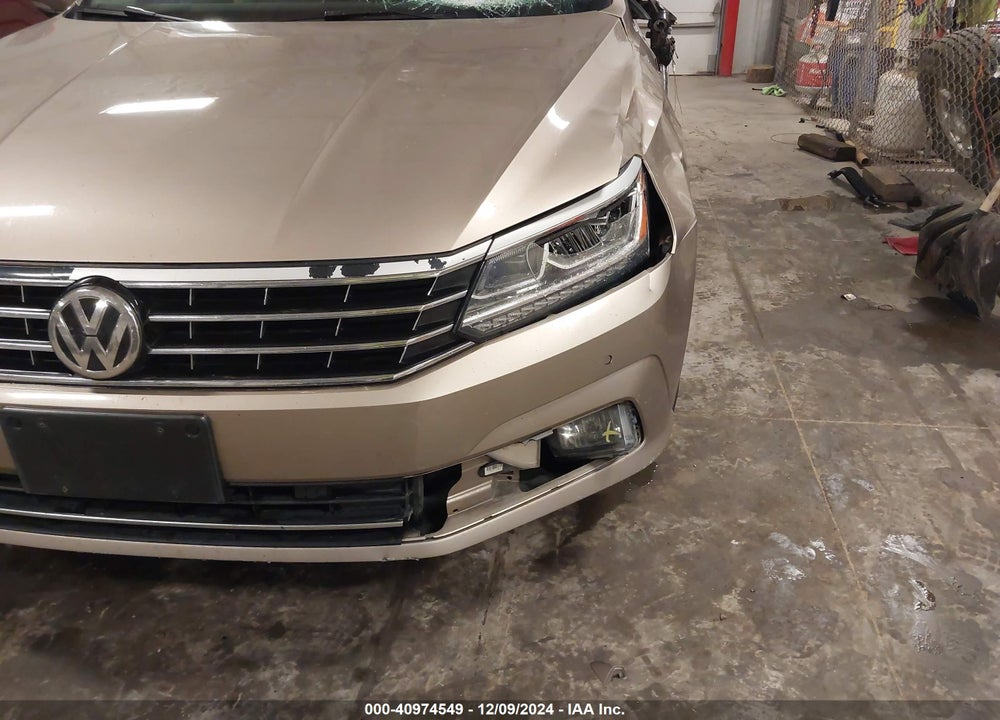2017 VOLKSWAGEN PASSAT VIN: 1VWCM7A35HC043100