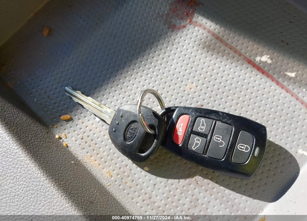 2012 KIA SEDONA LX VIN: KNDMG4C71C6492911