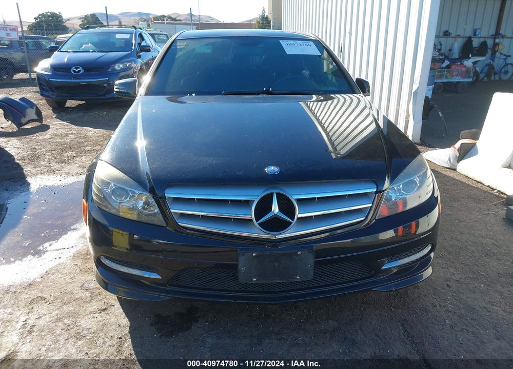 2011 MERCEDES-BENZ C 300 LUXURY/SPORT VIN: WDDGF5EB4BR137614