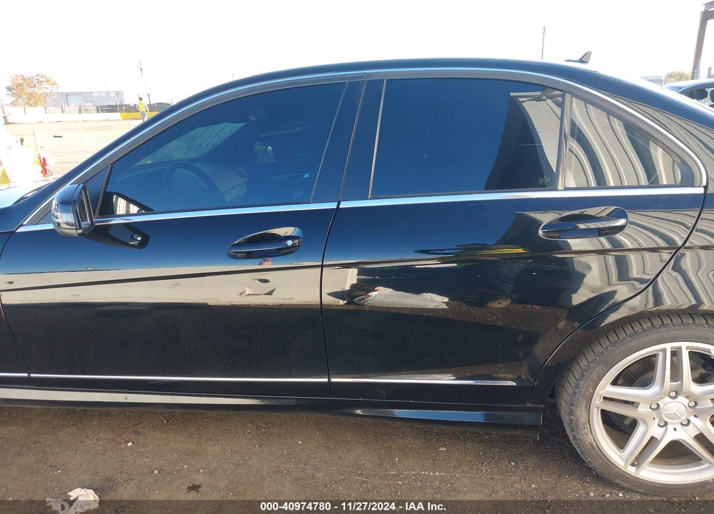2011 MERCEDES-BENZ C 300 LUXURY/SPORT VIN: WDDGF5EB4BR137614