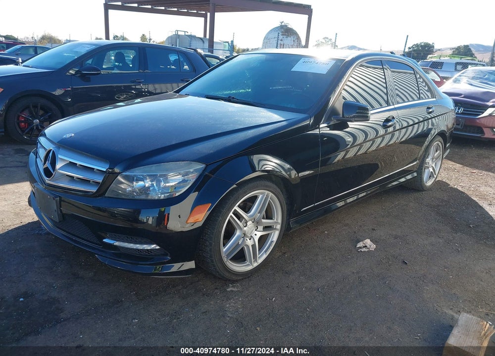 2011 MERCEDES-BENZ C 300 LUXURY/SPORT VIN: WDDGF5EB4BR137614