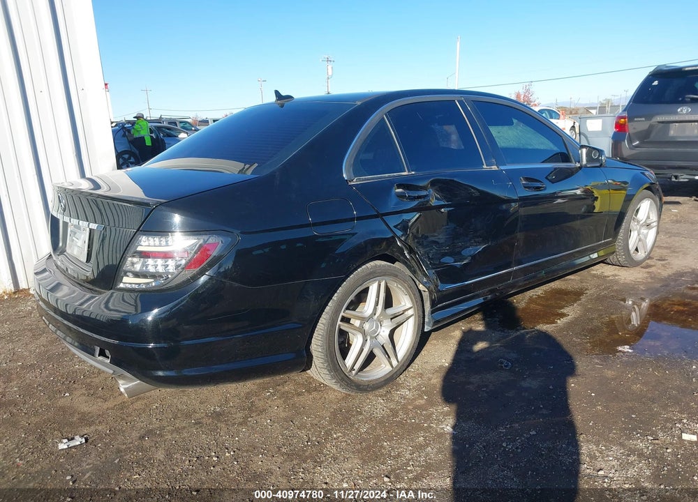2011 MERCEDES-BENZ C 300 LUXURY/SPORT VIN: WDDGF5EB4BR137614