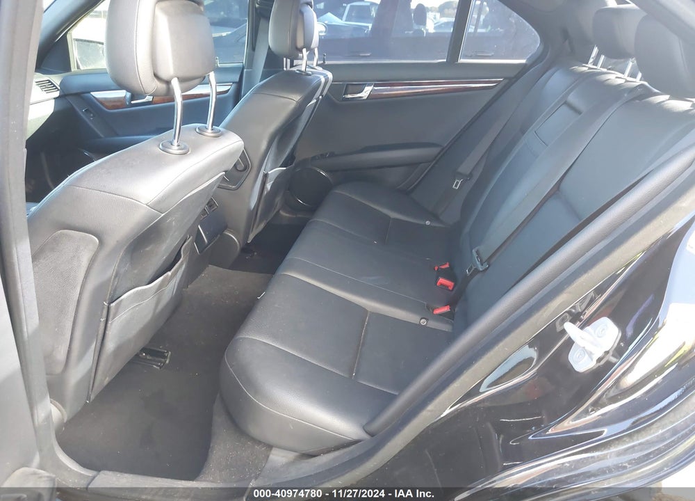 2011 MERCEDES-BENZ C 300 LUXURY/SPORT VIN: WDDGF5EB4BR137614