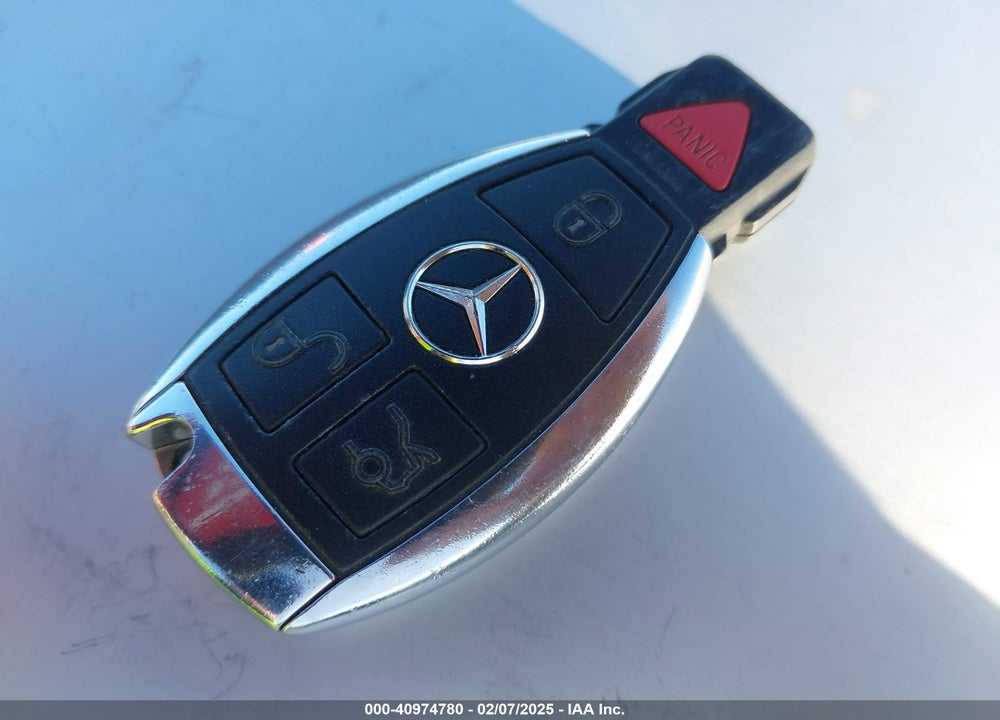 2011 MERCEDES-BENZ C 300 LUXURY/SPORT VIN: WDDGF5EB4BR137614