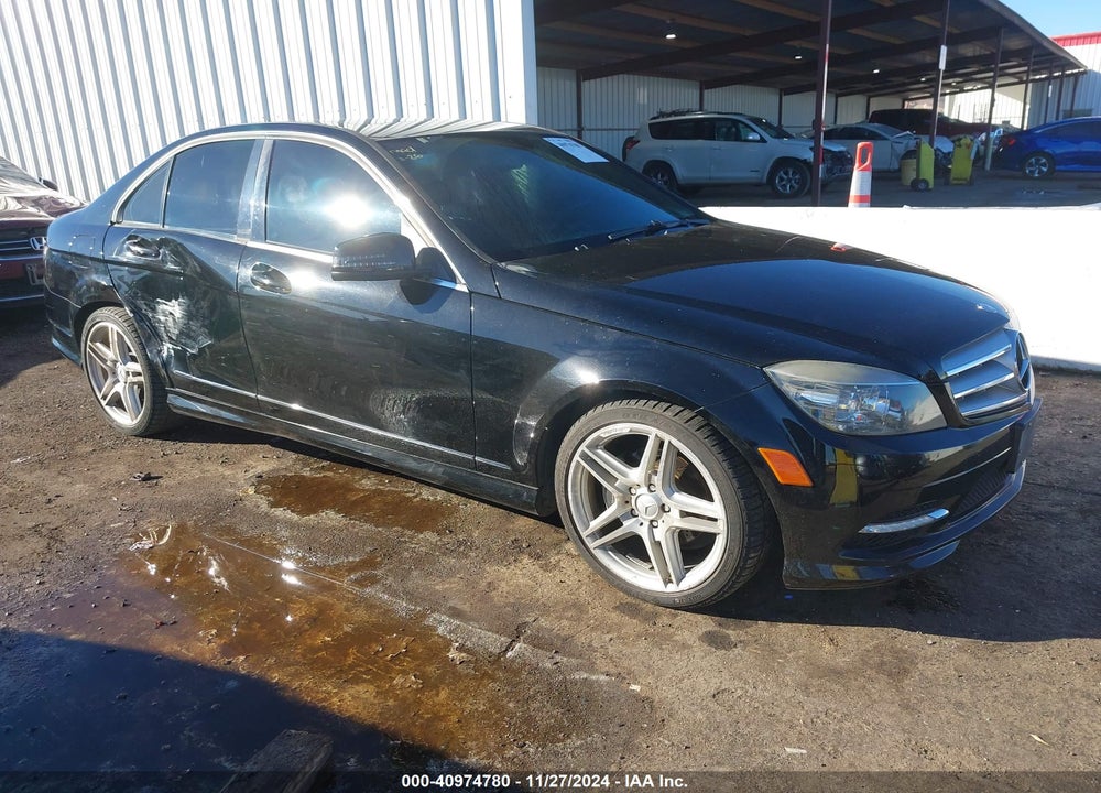 2011 MERCEDES-BENZ C 300 LUXURY/SPORT VIN: WDDGF5EB4BR137614