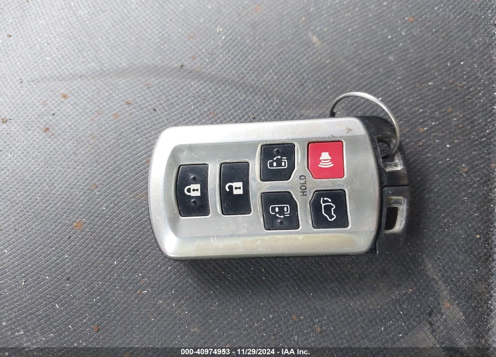 2013 TOYOTA SIENNA XLE LIMITED VIN: 5TDDK3DC2DS055750