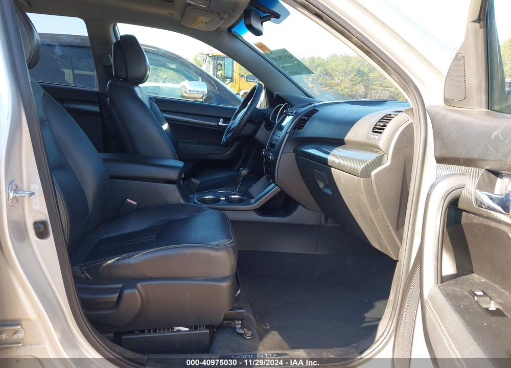 2011 KIA SORENTO SX V6 VIN: 5XYKWDA21BG142448