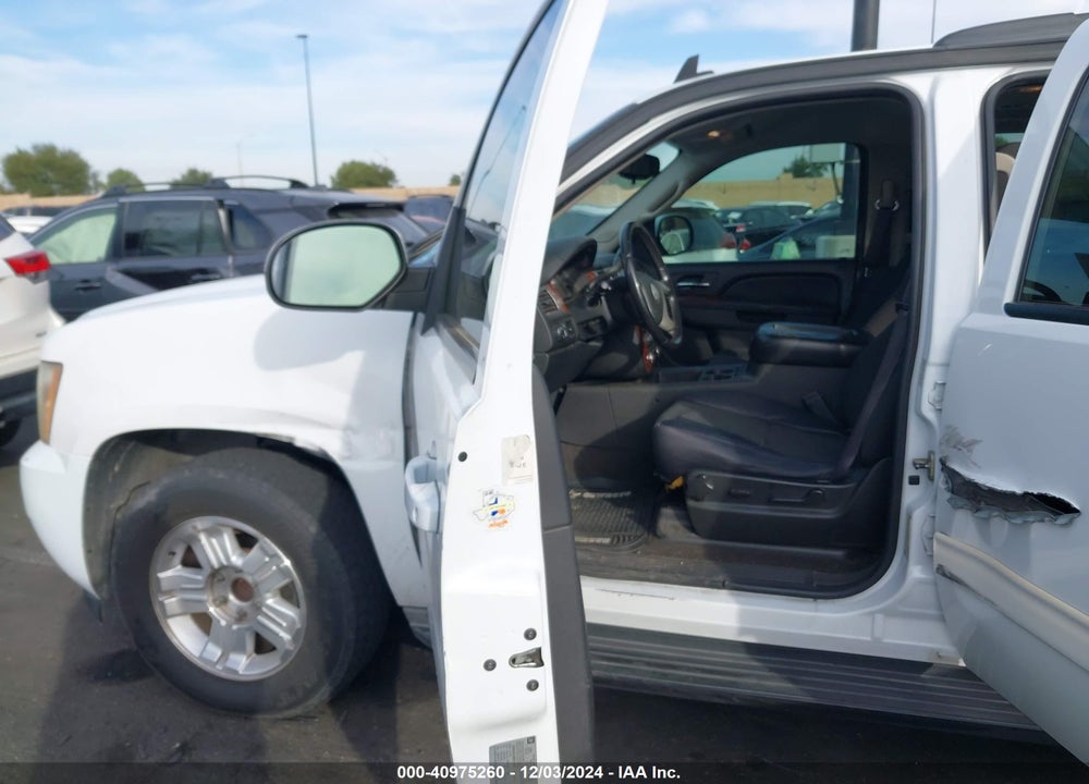 2011 CHEVROLET TAHOE LS VIN: 1GNSCAE04BR121697