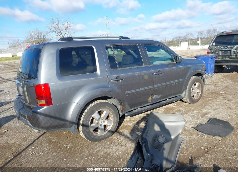 2011 HONDA PILOT EX-L VIN: 5FNYF3H79BB031370