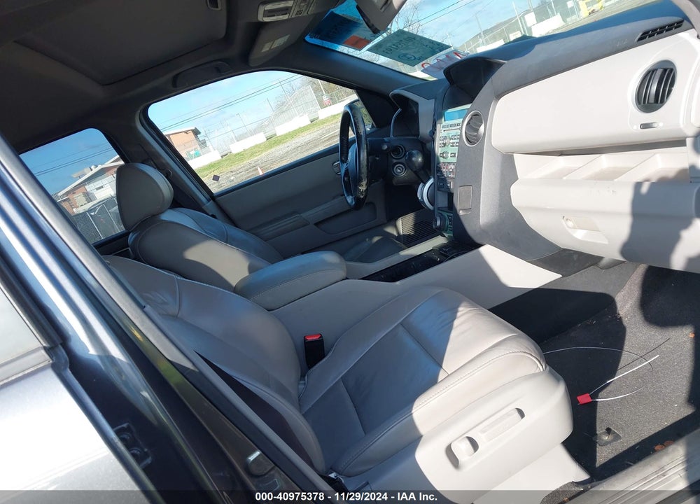 2011 HONDA PILOT EX-L VIN: 5FNYF3H79BB031370
