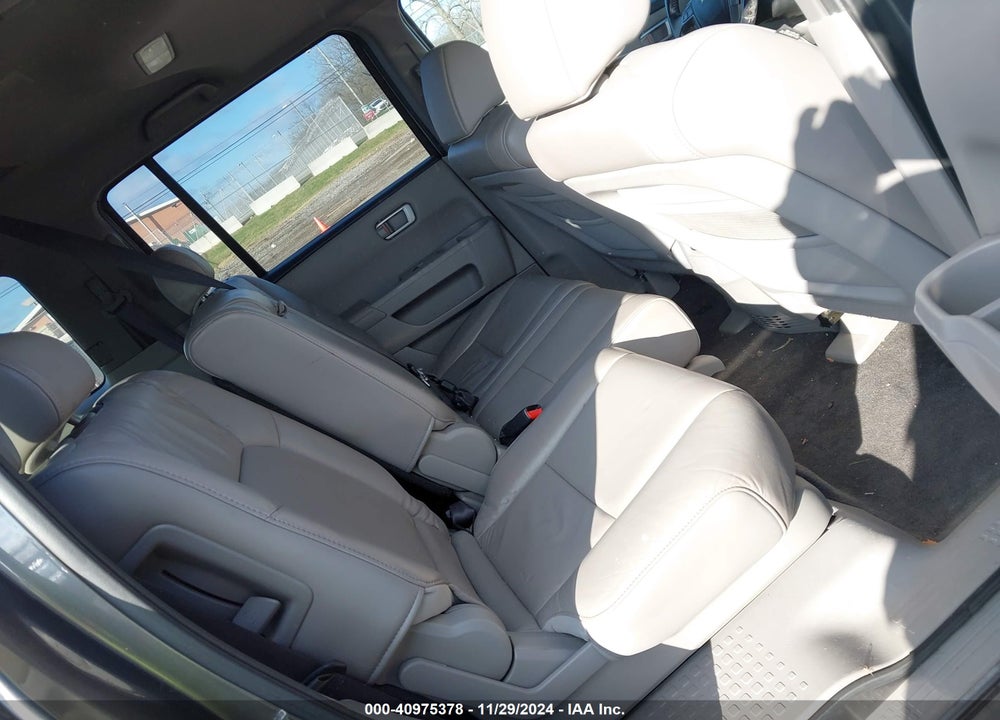 2011 HONDA PILOT EX-L VIN: 5FNYF3H79BB031370