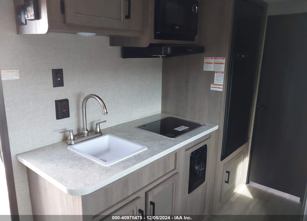 2022 JAYCO JAYFLIGHT TRAVEL TRAILER VIN: 1UJBJ0AJ7N17J1063