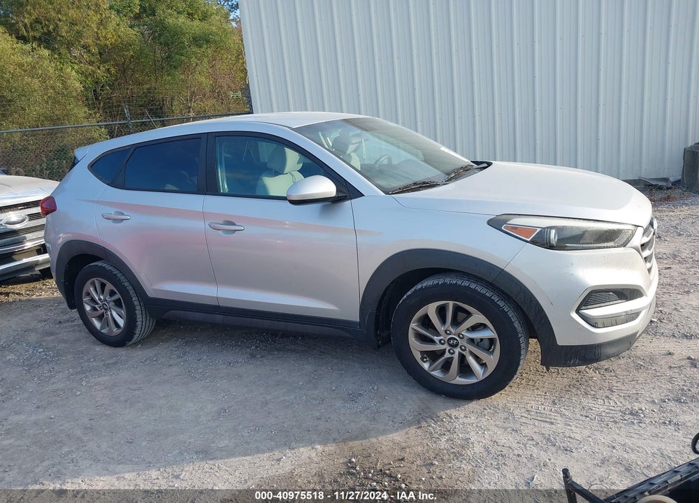 2017 HYUNDAI TUCSON SE VIN: KM8J23A45HU329536