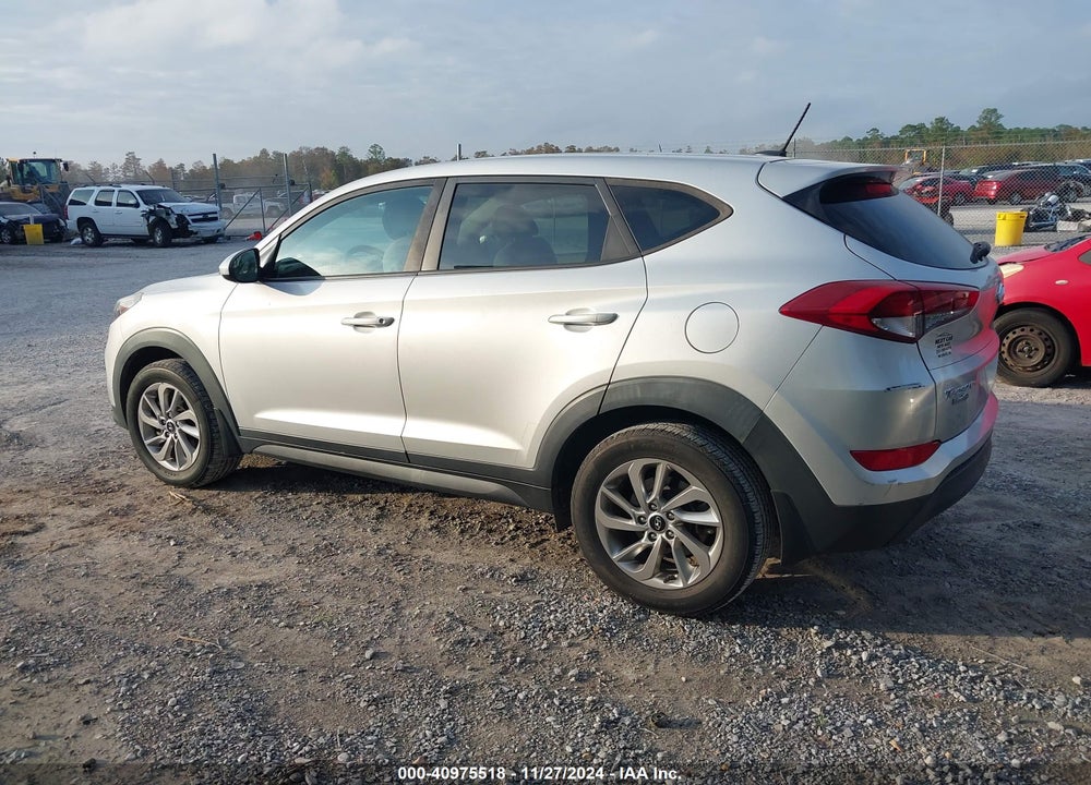 2017 HYUNDAI TUCSON SE VIN: KM8J23A45HU329536