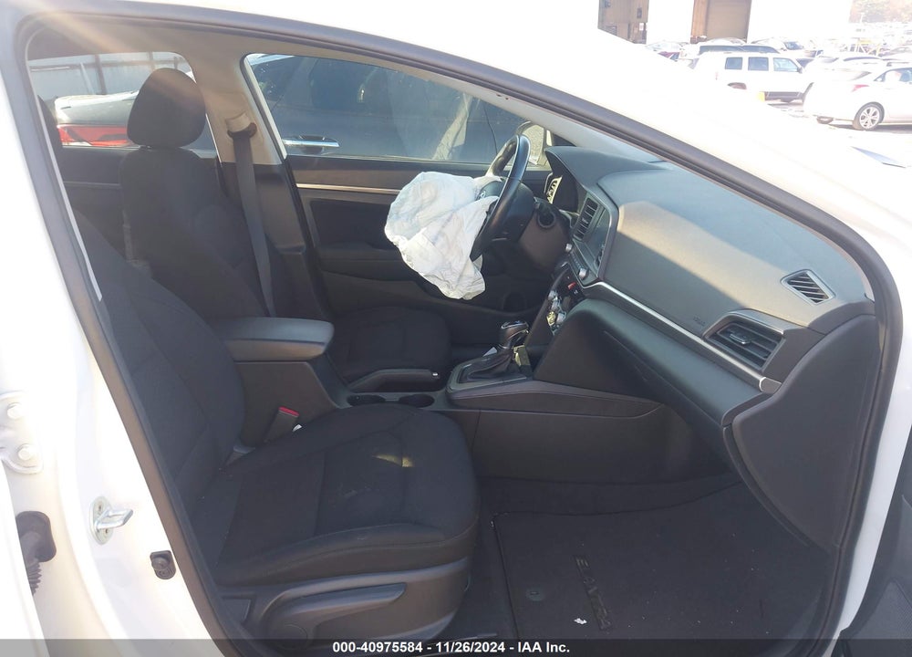 2019 HYUNDAI ELANTRA VIN: 5NPD84LF3KH463306