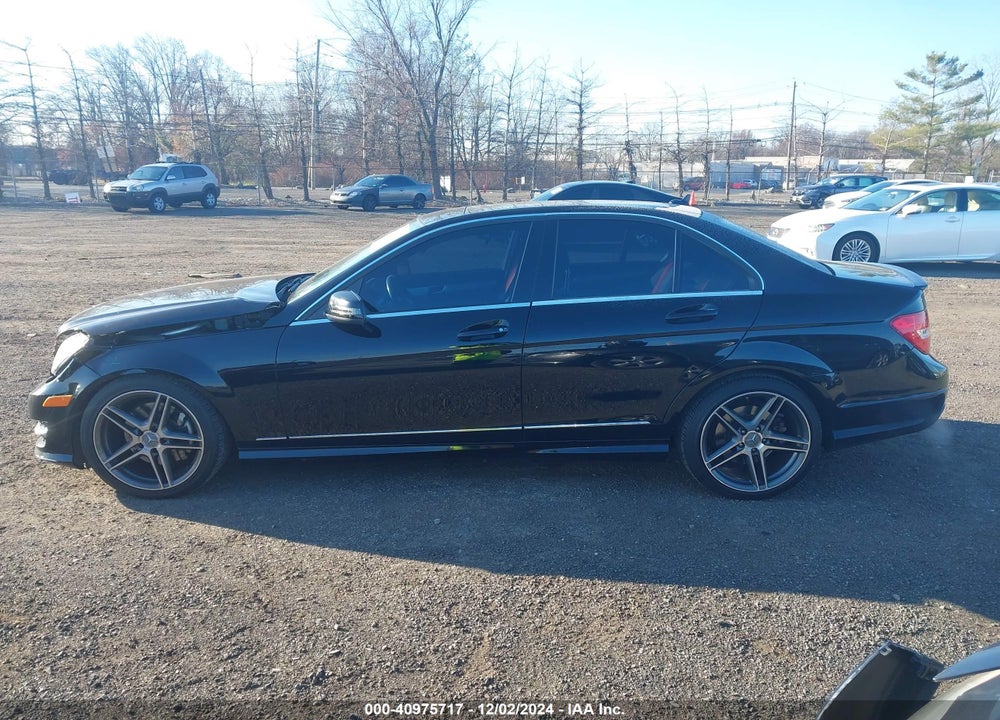 2013 MERCEDES-BENZ C 300 LUXURY 4MATIC/SPORT 4MATIC VIN: WDDGF8AB6DR268196