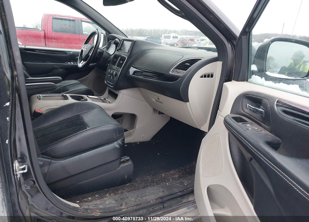 2018 DODGE GRAND CARAVAN SXT VIN: 2C4RDGCG6JR327216